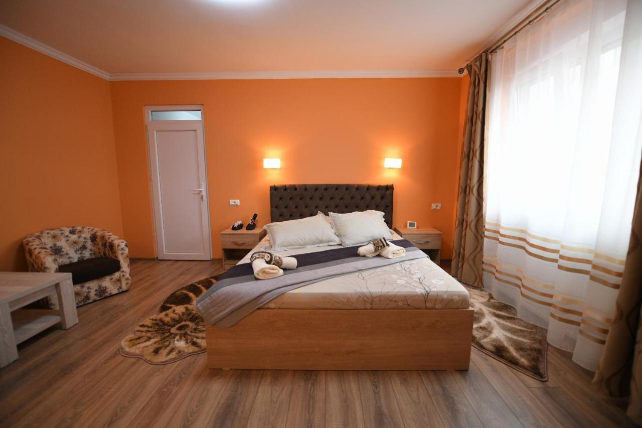 Apartament Trident Haţeg Eksteriør billede